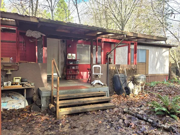 139 S Sawyer Ave, Cave Junction, OR 97523
