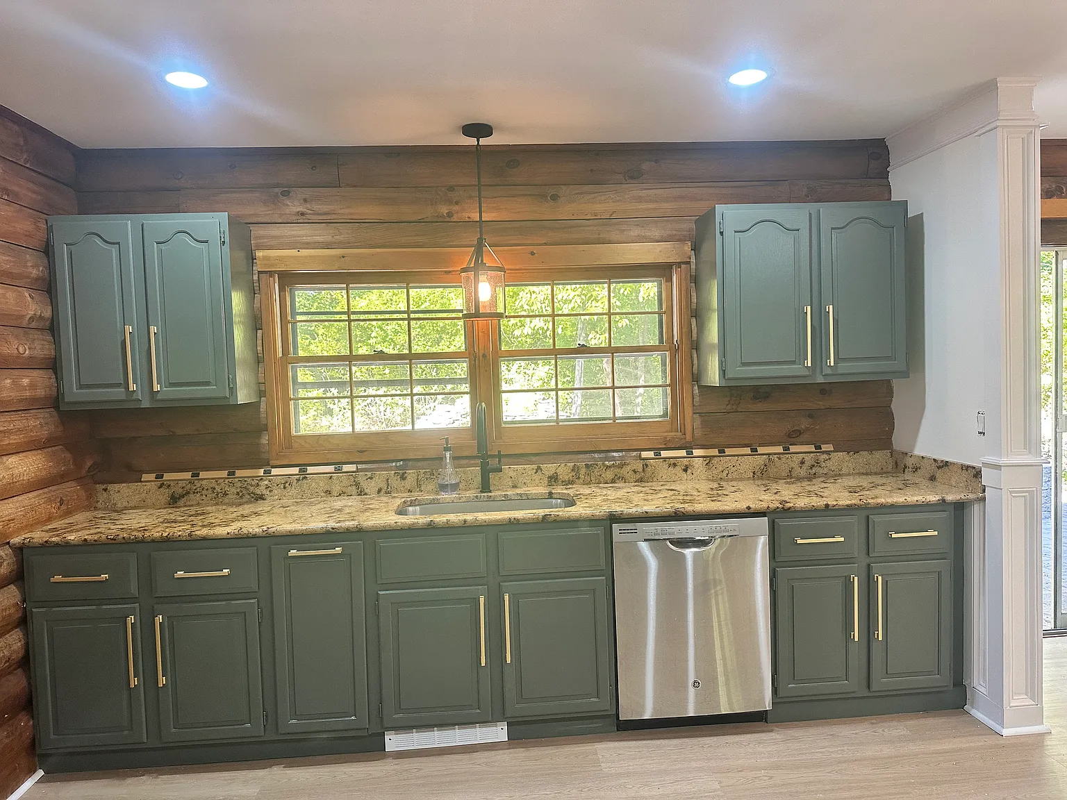 3 bed, 1688 sqft, $4,950 — Photo 4