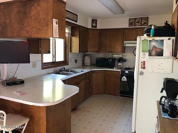5th image of 108 Regina Ave S