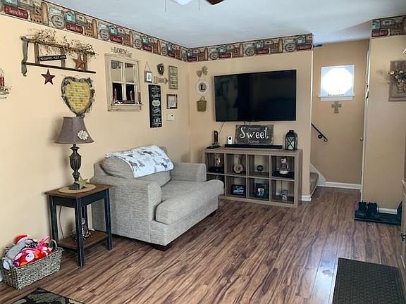3rd image of 4018 Elmwood Ave