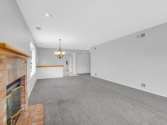 5th image of 411 Deerpath Dr W