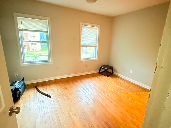 3rd image of 3543 Penn Ave N