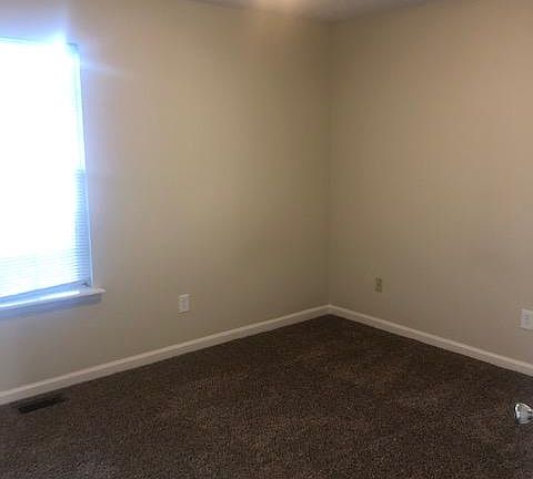 5th image of 312 Woodland Ave APT 2