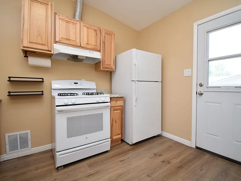 1869 E 7200 S — Photo 12