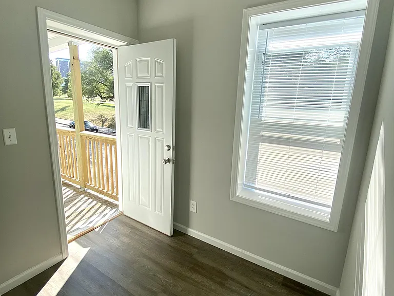 531A Charlotte St — Photo 12