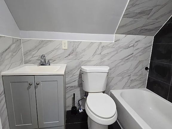 3rd image of 20 Wade St #3A
