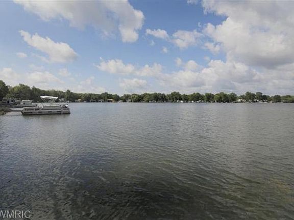 3rd image of 9000 Long Lake Dr E