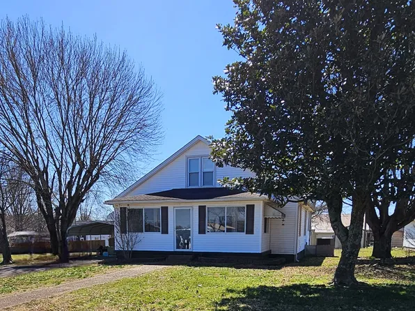300 College Ct, Mc Ewen, TN 37101