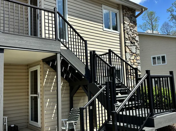 181 N Britton Creek Ct, Hendersonville, NC 28791