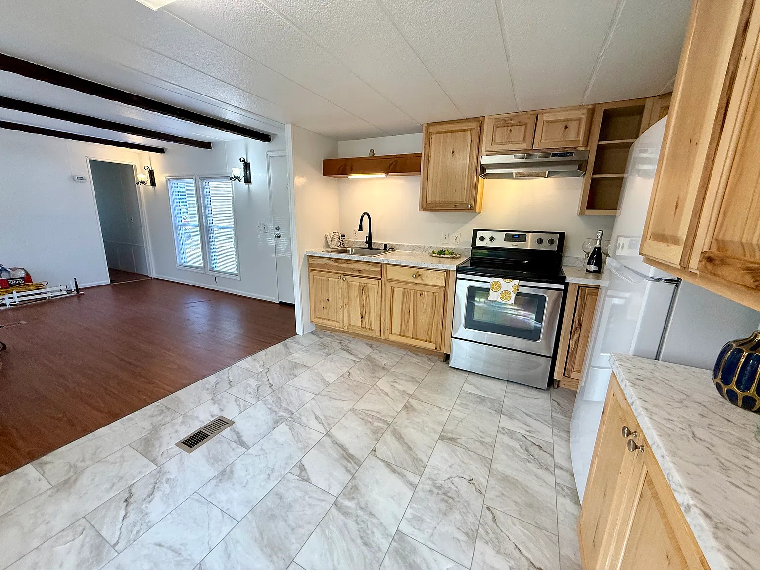 3 bed, 820 sqft, $1,695 — Photo 4