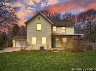 897 W 32nd St, Holland, MI 49423