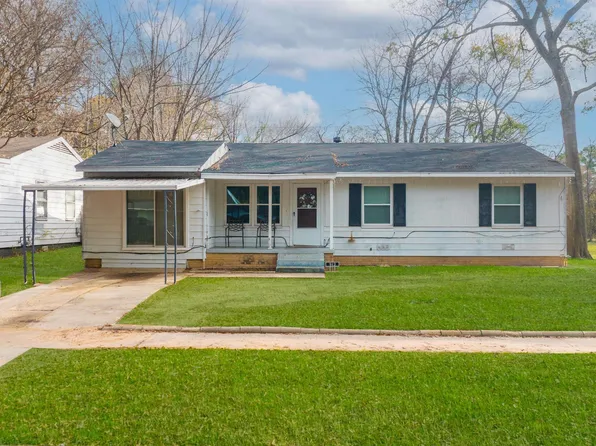 912 Lawrence Dr, Longview, TX 75604