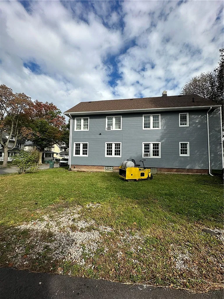 3 bed, 1.0 bath, 1027 sqft, $1,500 — Photo 4