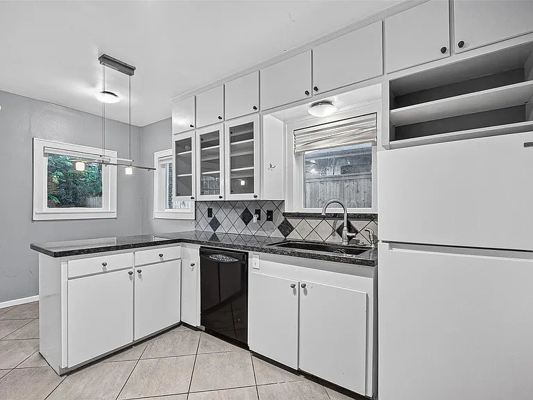 1758 Hawthorne St #1 — Photo 11