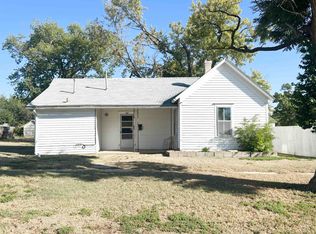 749 E 4th St, Russell, KS 67665