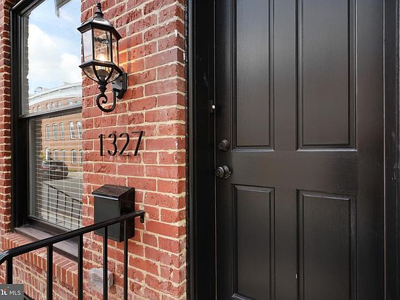 3rd image of 1327 Richardson St