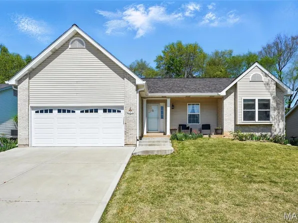 161 Honey Locust Ln, Saint Charles, MO 63303