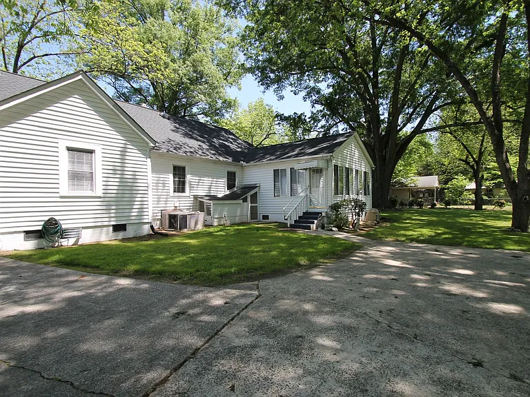 1004 Anderson Rd S — Photo 47