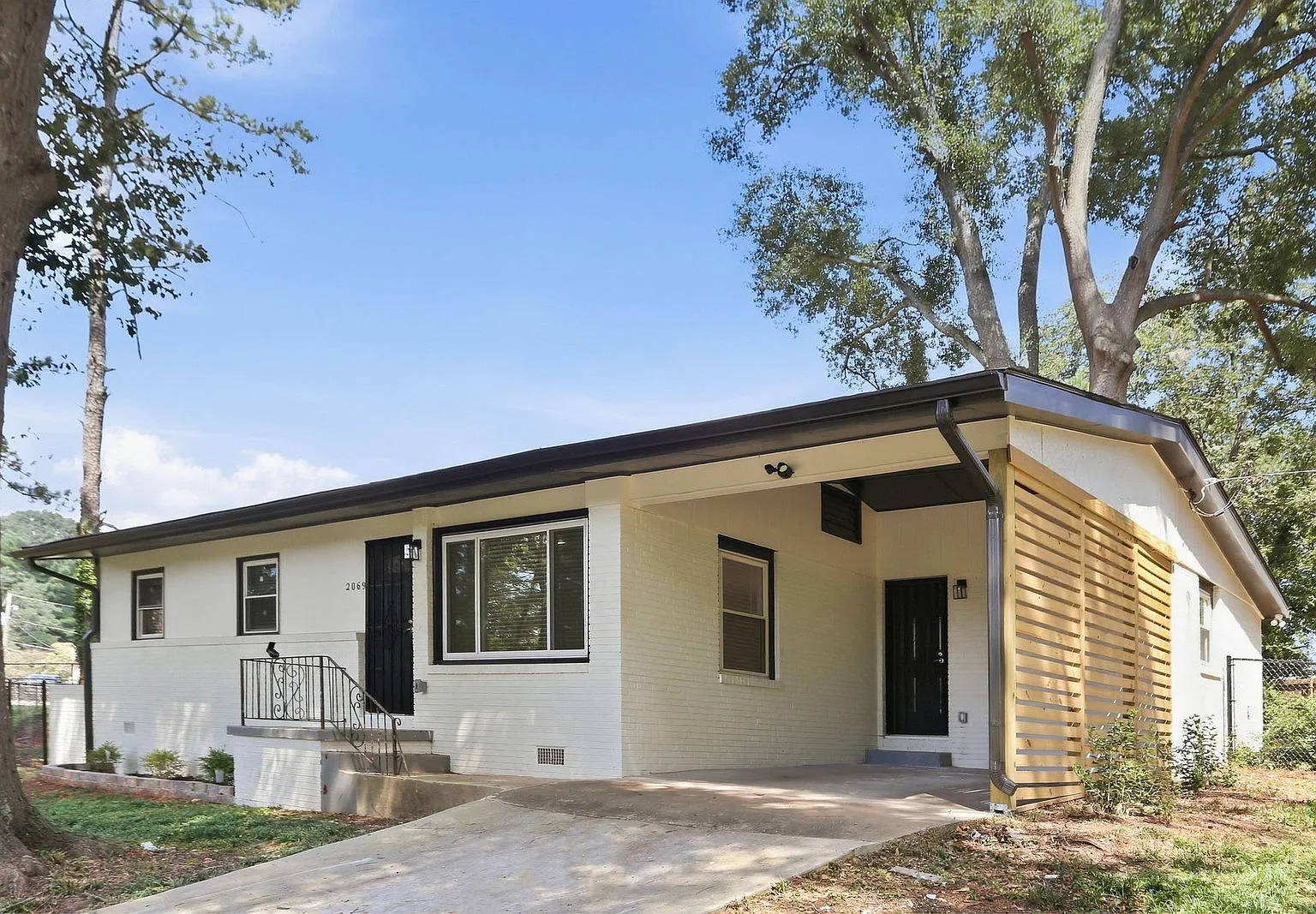 3 bed, 2.0 bath, 1400 sqft, $2,500 — Photo 1