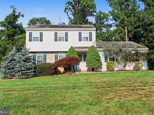 811 Wright Dr, Maple Glen, PA 19002