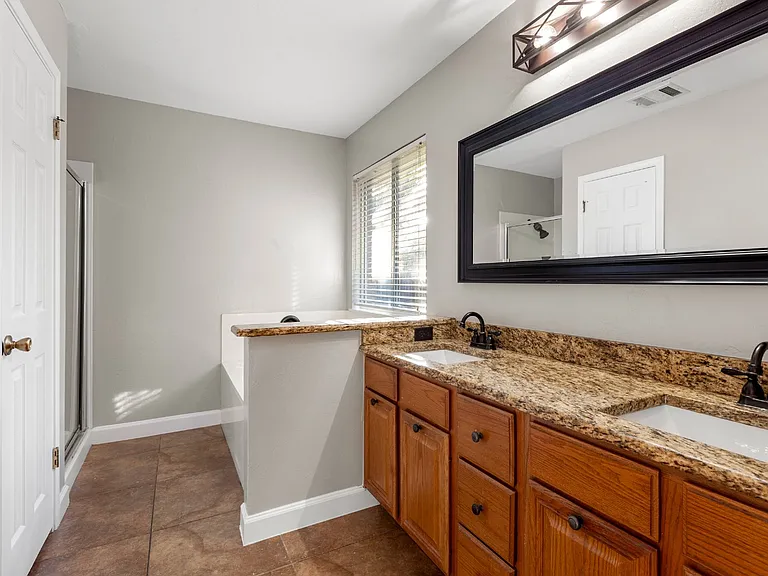 6802 Auckland Ct — Photo 15