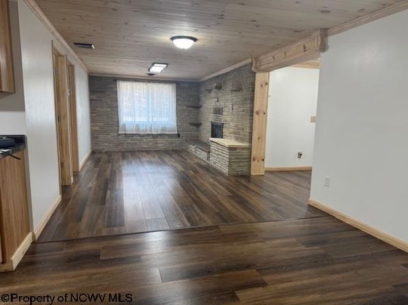 3262 Maryland Line Rd, Bruceton Mills, WV 26525