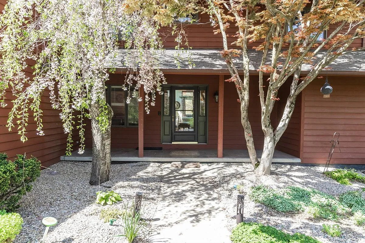 Building Photo - 3869 W Suburban Ct