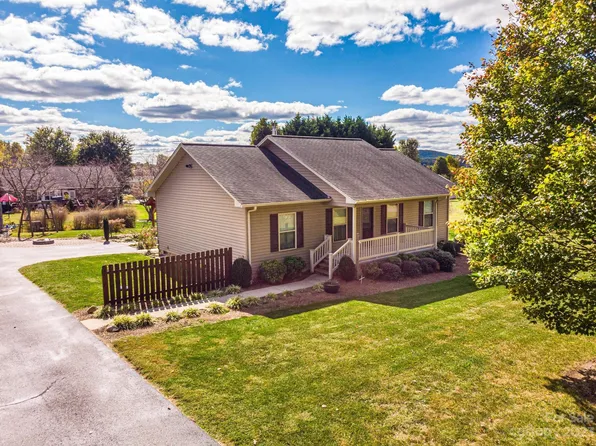 101 3rd Ave NE, Hildebran, NC 28637