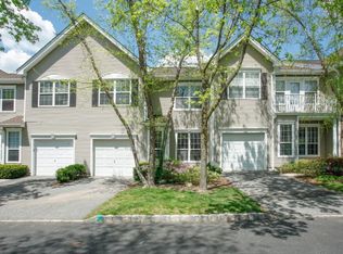 370 Catskill Ct, Mahwah, NJ 07430