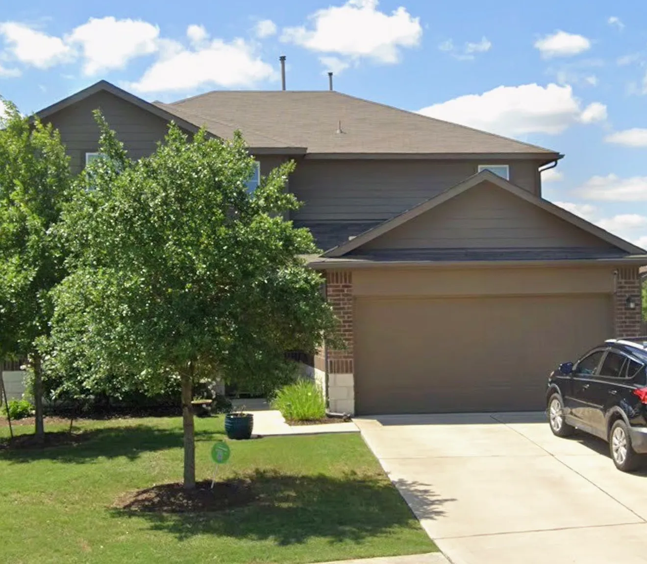 4 bed, 2.5 bath, 2570 sqft, $2,650 — Photo 1