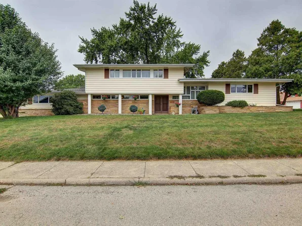 102 12th St, Fulton, IL 61252