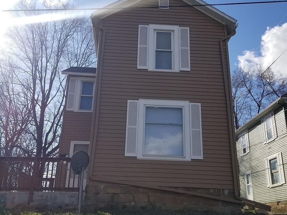 1st image of 313 1/2 Sycamore St Unit 2