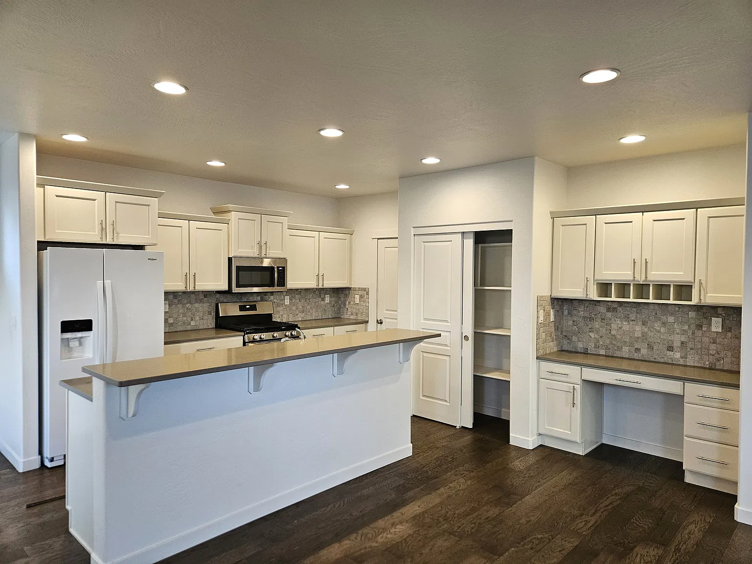 3 bed, 2.5 bath, 1743 sqft, $2,450 — Photo 1