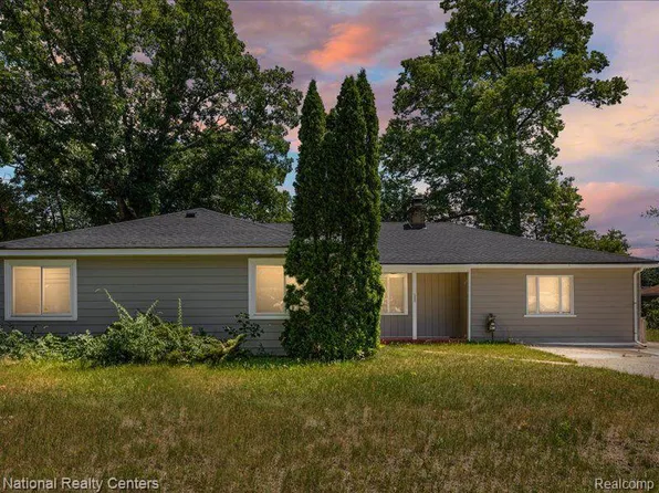 10005 Miriam St, Romulus, MI 48174