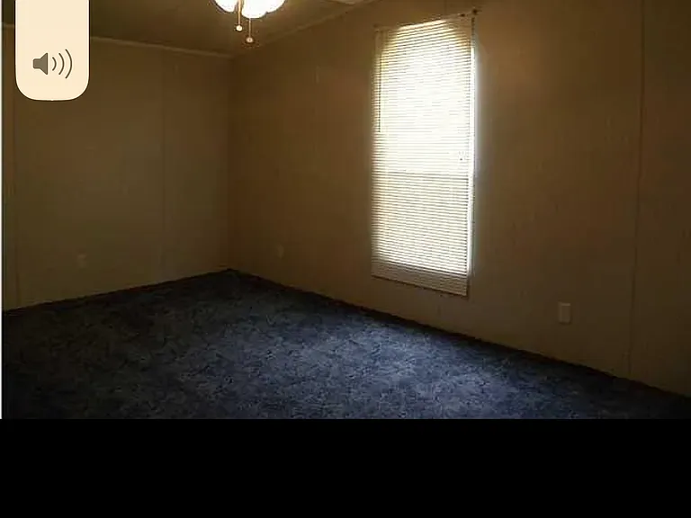 726 Lloyd St — Photo 2