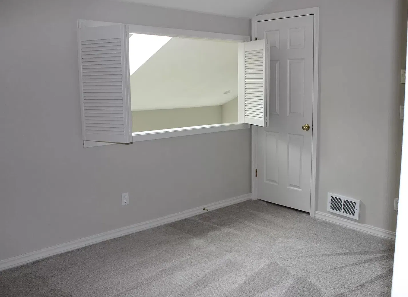 9604 NW Miller Hill Dr — Photo 4