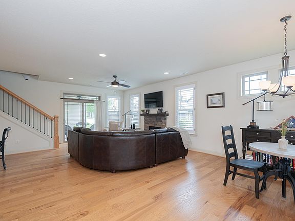 5th image of 26 Bradstock Dr