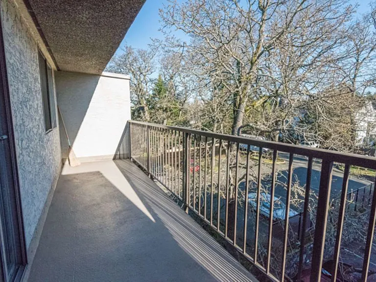 3501 Savannah Ave — Photo 6