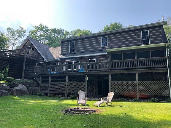 Rear view, walkout basement