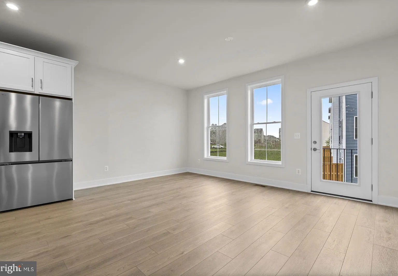 3 bed, 4.0 bath, 2388 sqft, $2,550 — Photo 4