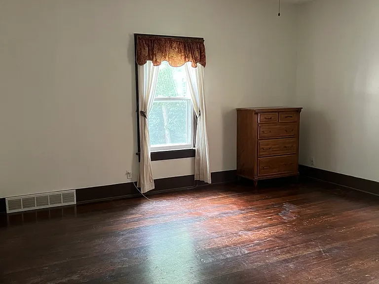 410 Shelton St — Photo 5