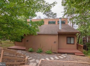 422 Spitz Ln #A, Basye, VA 22810