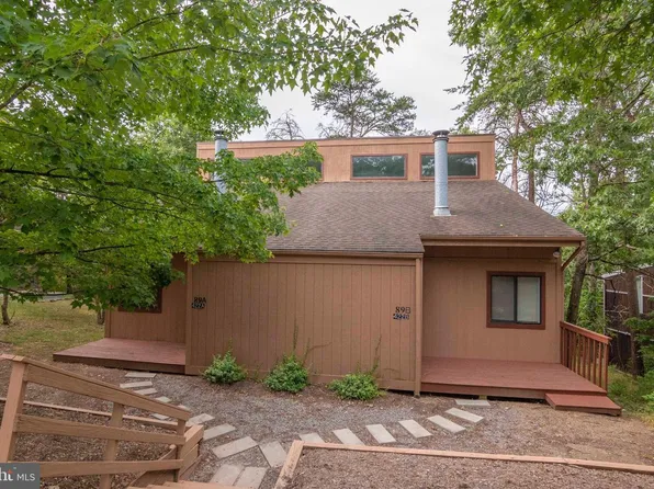 422 Spitz Ln #A, Basye, VA 22810