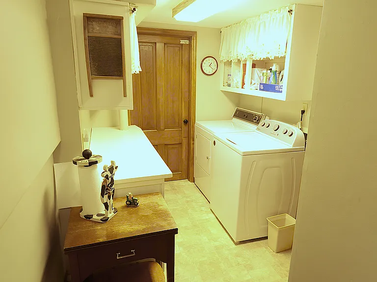 Laundry room (downstairs)