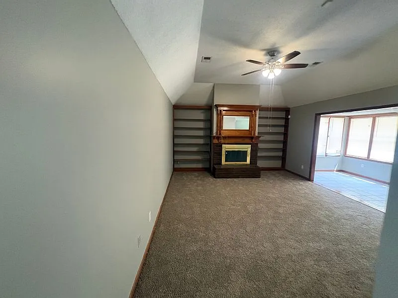 Charming 3-Bed Home with Fireplace, Breakfast Nook & Fenced Backyard — Photo 4