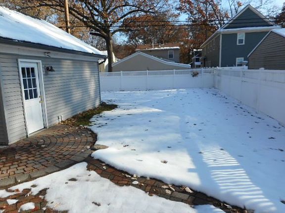 4th image of 1413 Wyandotte Ave
