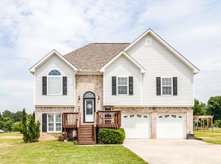 136 Peach Blossom Ln SE, Calhoun, GA 30701