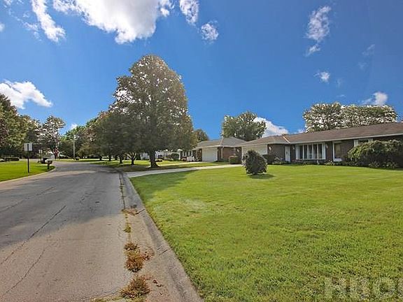 2nd image of 14 Christopher Dr