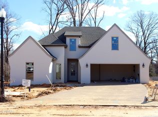 6 Emerald Breeze Dr, Jackson, TN 38305