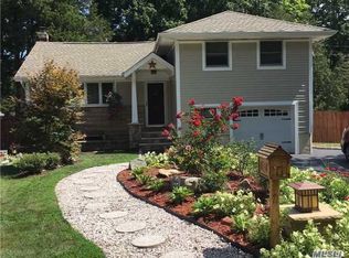 71 Mayflower Ave, Smithtown, NY 11787